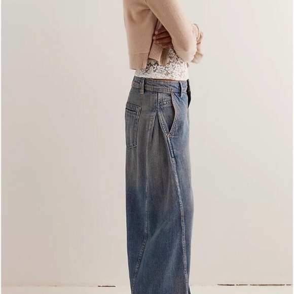 Free People NWT Block Party Pleated Boyfriend Jeans in Rager - Picture 3 of 5